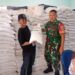 Babinsa Bersama Tiga Pilar Kecamatan Palmerah Kawal Penyaluran Bantuan Pangan,Pastikan Berjalan Lancar