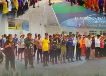 Cegah Banjir,Koramil 03/GP Bersama Tiga Pilar dan Warga Bergerak Serentak Cegah Banjir di Wilayah Kecamatan Palmerah