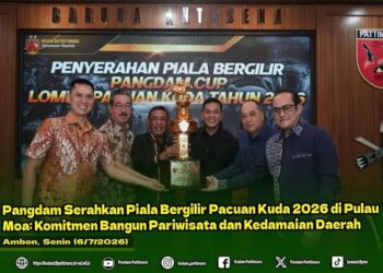 Pangdam Serahkan Piala Bergilir Pacuan Kuda 2026 di Pulau Moa: Komitmen Bangun Pariwisata dan Kedamaian Daerah