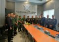 Wujud Sinergitas, Kodim 0308/Padang Pariaman Berikan Kejutan Nasi Tumpeng di Hari Bhayangkara ke-80 Polres Padang Pariaman