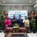 Danramil 0201-16/TM Berikan Tumpeng Ucapan Selamat Hari Jadi ke-80 Kabupaten Deli Serdang kepada Camat Tanjung Morawa