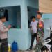 Babinsa Desa Karang Gading Sertu Achyaris dan Babinkamtibmas melaksanakan Komsos di Pos Sekuriti Dapur MBG