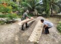 Babinsa Koramil 05/Lubuk Alung Laksanakan Komsos, Dukung Pelaku UMKM Kerupuk Singkong