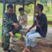 BABINSA DESA PENAAH BLUSUKAN, AJAK WARGA TINGKATKAN BUDAYAKAN GOTONG ROYONG DAN KEWASPAAN DINI HADAPI MUSIM ANGIN SELATAN