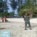 Peduli Ekosistem Wilayah Pantai,Babinsa Kep.Seribu Bersama PPSU Bersih-bersih Pesisir Sisi Barat Pulau Panggang