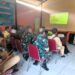 Prajurit dan Masyarakat Nobar Piala Dunia dengan elemen masyarakat dilingkungan Pasar, Kebersamaan Menguat dalam Semangat Persatuan