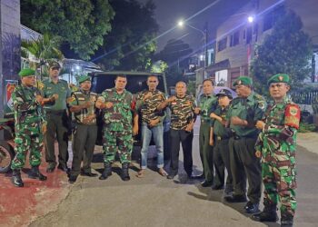 Patroli Malam Jadi Sarana Kedekatan, Personil TNI Dan Warga