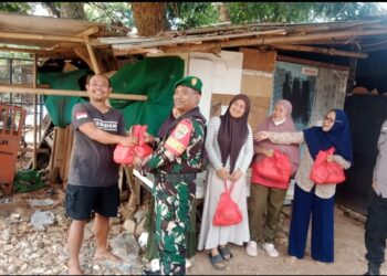 Koramil 01/Tgr Salurkan Bantuan Sembako Melalui Program On The Spot Kodim 0506/Tgr