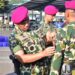 PANGKORMAR ANUGERAHKAN KPLB KEPADA PRAJURIT PENAKLUK OPM DI OPERASI BADAI KASUARI