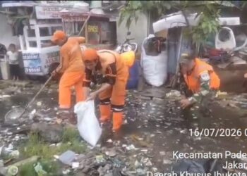 Babinsa Koramil 02/Penjaringan Bersama Komduk Terus Bergerak Wujudkan Lingkungan ASRI,Ini Buktinya