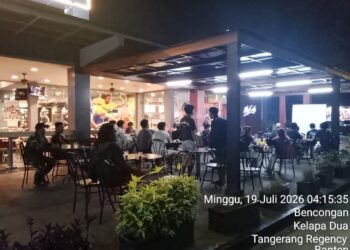 Perkuat Kemanunggalan TNI dengan Rakyat, Koramil 02/Curug Gelar Nobar Gembira Piala Dunia 2026 Bersama Masyarakat