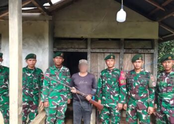 Komsos Satgas Yonarmed 13 Kostrad Berhasil, Warga Serahkan Senjata Api Rakitan Secara Sukarela