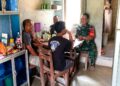 Melalui Komsos, Babinsa Bangun Kesadaran Warga Desa Mamut tentang Lingkungan Sehat dan Aman