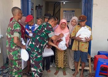 Danramil Panongan Gelar Baksos Kesehatan dan Bagikan 50 Paket Sembako