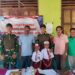 Satgas Pamtas Yonarhanud 2 Kostrad Antar Dua Anak Perbatasan Kembali Bersekolah