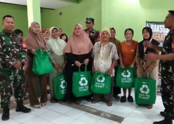 Koramil Teluknaga Gelar Bakti Sosial Kesehatan, Bagikan Sembako ‎