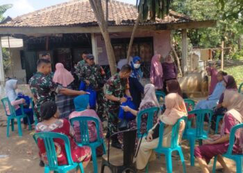 Berikan Layanan Kesehatan dan Sembako, Koramil 02/Curug Gelar Komsos dan Bakti Sosial “Jaga Jakarta On The Spot”