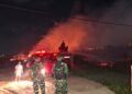 Komandan Kodaeral XI Kerahkan Tim Siaga Bencana, TNI AL Sigap Bantu Padamkan Kebakaran di Merauke