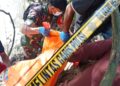 Babinsa Koramil 0201-16/TM Bersama Polsek Tanjung Morawa dan Warga Evakuasi Mayat Mr X yang Hanyut di Sungai Sei Blumei