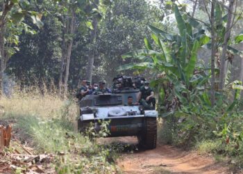 Pangdam III/Siliwangi Tinjau Latihan Menembak Ranpur Yonkav 4/KC di Pusdikif Cipatat