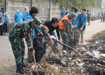 Korem 052/Wijayakrama Bersama Mahasiswa dan Pemda Bergerak Atasi Persoalan Sampah di Tigaraksa
