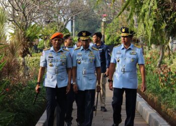 Komandan Divisi Parako Pasgat Mengikuti Ziarah Rombongan Dalam Rangka Hari Bhakti Ke-79 TNI Angkatan Udara