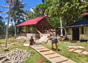 Tak Kenal Lelah! Prajurit TMMD Ke-129 Kodim 1807/Sorong Selatan Kebut Pembangunan Rumah Warga Demi Wujudkan Hunian Layak