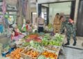 Jaga Stabilitas Harga, Babinsa & Bhabinkamtibmas Nusukan Sidak Sembako di Pasar Tradisional