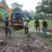 Bangun Kemandirian Desa, Babinsa Praka Sudirman Ajak Warga Liang Bunyu Gotong Royong Gelorakan Fisik TMMD ke-129