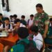 Dukung Program Prabowo, Babinsa di Babahrot Konsen Dampingi Penyaluran MBG