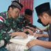 Sentuhan Humanis di Perbatasan: Usai Sholat Isya, Personel Satgas TMMD Ke-129 Latih Anak Induk Semang Mengaji