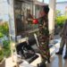 Gercep!! Babinsa Koramil 04/Jebres Pasang Pamlet Rekrutmen Anggota TNI AD, Catat Jadwal Pendaftarannya