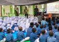 Cegah Bullying Sejak Dini, Babinsa Koramil 08/Spu Edukasi Siswa SDN Lampoh Rayeuk