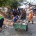 Bersama Komduk,Babinsa Koramil 02/Cilincing Kembali Bersihkan Sampah di TPS Kel. Kalibaru