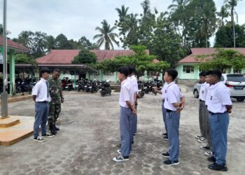 Babinsa Koramil 03/Sungai Sariak Bersama Bhabinkamtibmas Polsek VII Koto Melaksanakan Seleksi Calon Anggota Paskibra Tingkat Kecamatan VII Koto Patamuan
