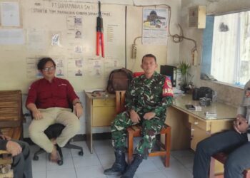 Babinsa Koramil 14/Panongan Perkuat Sinergi dengan Warga Melalui Komsos, Ajak Masyarakat Jaga Keamanan Lingkungan