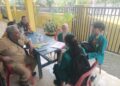 BABINSA LAKSANAKAN KOMSOS DENGAN MAHASISWA PKL DI KANTOR LURAH