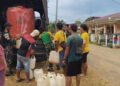 Satgas Yonarmed 13 Kostrad Salurkan 4.000 Liter Air Bersih untuk Warga Perbatasan