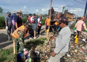 Satgas Sampah Kodim 0510/Tigaraksa Bersihkan Tumpukan Sampah di Desa Rajeg Mulya