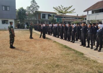 Babinsa Legok Bekali Materi Latdastar SMKN 12 Tangerang