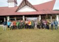 Peringati HUT Korem 023/KS, Koramil 07/Salak Galang Sinergi Bersihkan Lingkungan Pasar Klohi