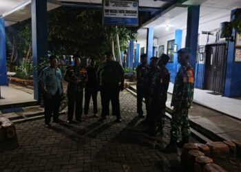 Patroli Malam Babinsa Sapa Warga Demi Ciptakan Rasa Aman