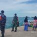 Jaga Keselamatan Warga, Babinsa Koramil 06/Senayang Pantau Aktivitas Ferry di Pelabuhan Benan