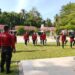 Babinsa 05/Lubuk Alung Latih Siswa/i Paskibra Dalam Rangka HUT RI ke-81