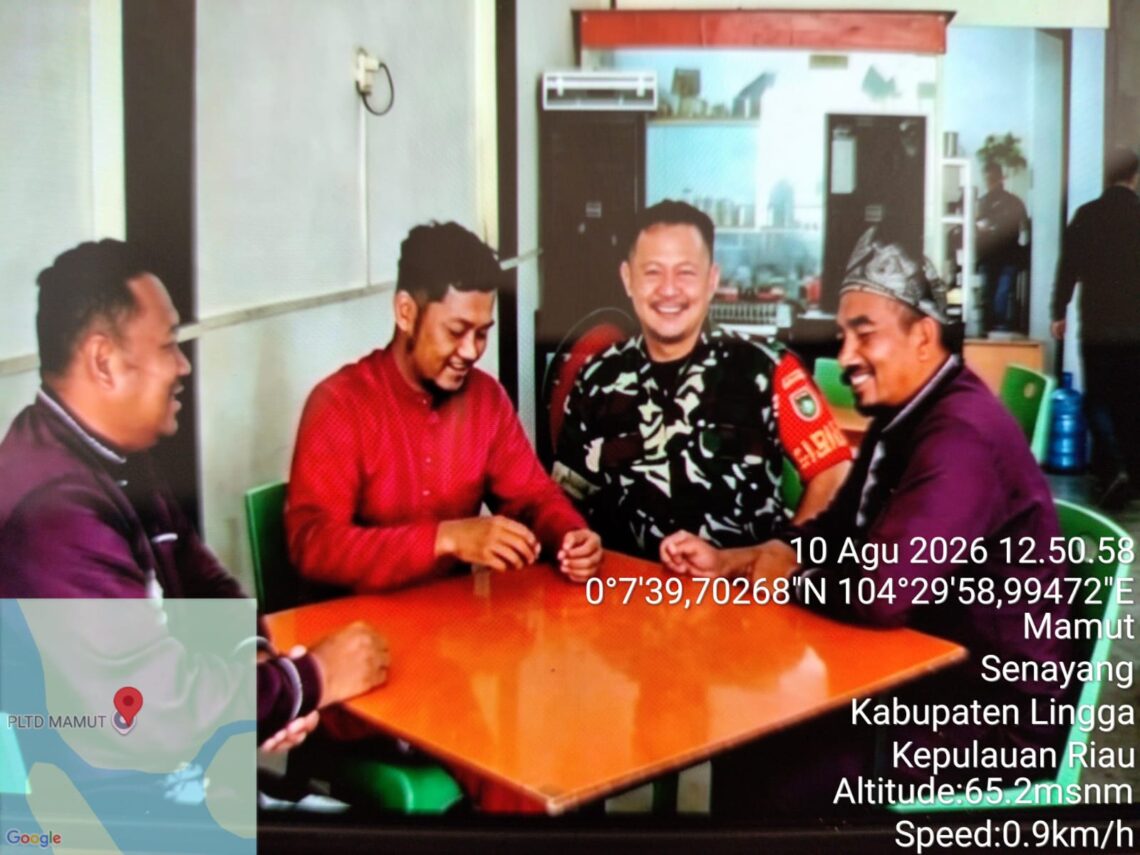 Cegah Hoaks dan Penipuan Daring, Babinsa Koramil 06/Senayang Perkuat Literasi Digital Warga