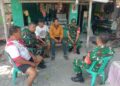Pererat Kemanunggalan TNI, Babinsa Koramil 08/Kronjo Laksanakan Komsos dengan Masyarakat Desa Bakung