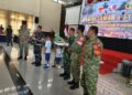 Pabung Kodim 0206/Dairi Hadir di HUT Yonif TP 906/Sanalenggam, Bawa Kue untuk Komandan Batalyon