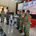 Pabung Kodim 0206/Dairi Hadir di HUT Yonif TP 906/Sanalenggam, Bawa Kue untuk Komandan Batalyon