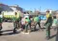 Brigif 3 Kostrad dan Warga Gotong Royong Bersihkan Pasar Carangki