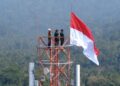 Jelang HUT Ke-81 RI Tahun 2026 Puslatpurmar 8 Teluk Ratai Kibarkan Bendera Merah Putih di Menara Telkomsel